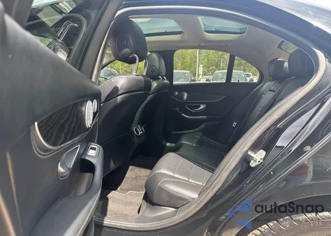 2015 Mercedes-Benz C 300 4Matic из США, поврежденный, VIN 55SWF4KB3FU060216